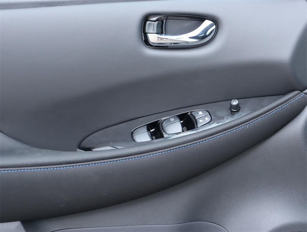 Vehicle image 16 of 39