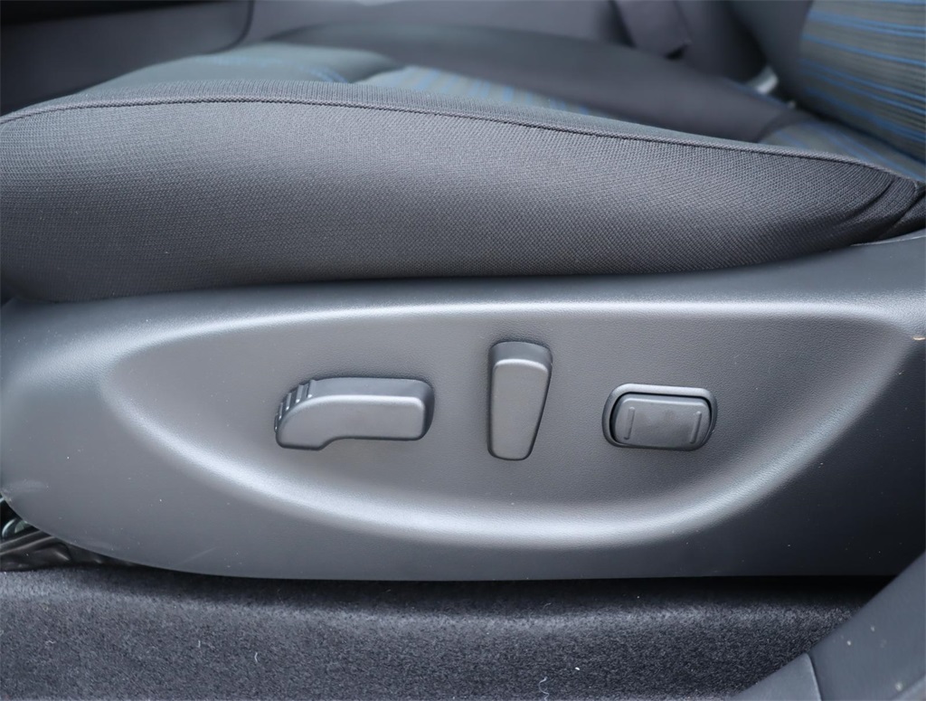 Vehicle image 15 of 39
