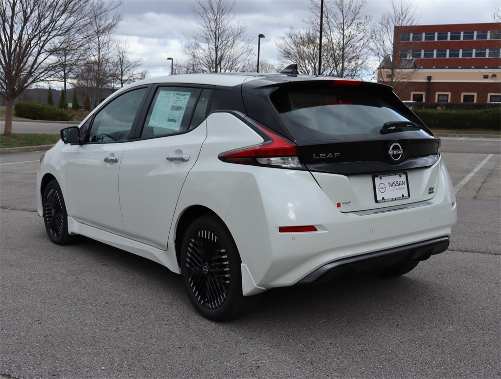 Vehicle image 8 of 39