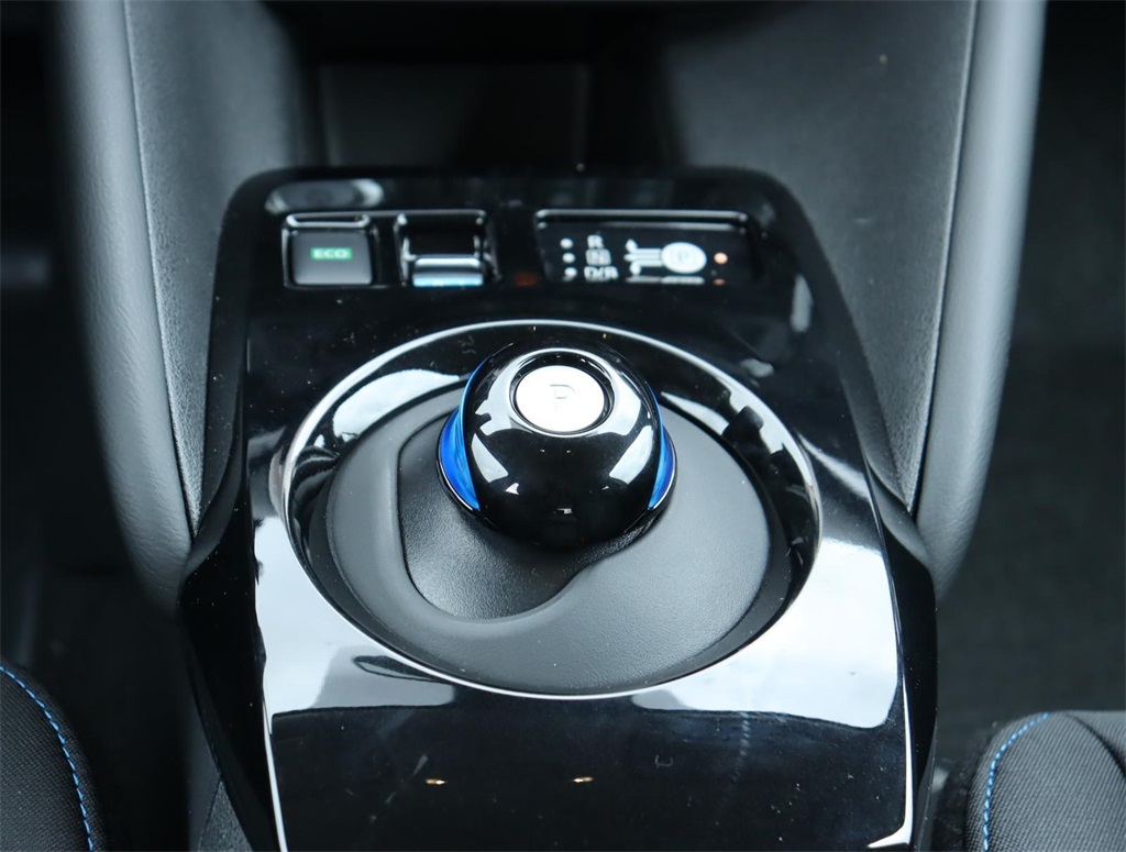 Vehicle image 25 of 39