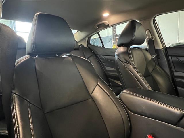 Vehicle image 23 of 25
