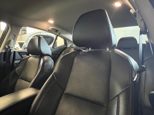 Vehicle image 18 of 25
