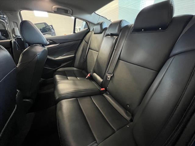 Vehicle image 19 of 25