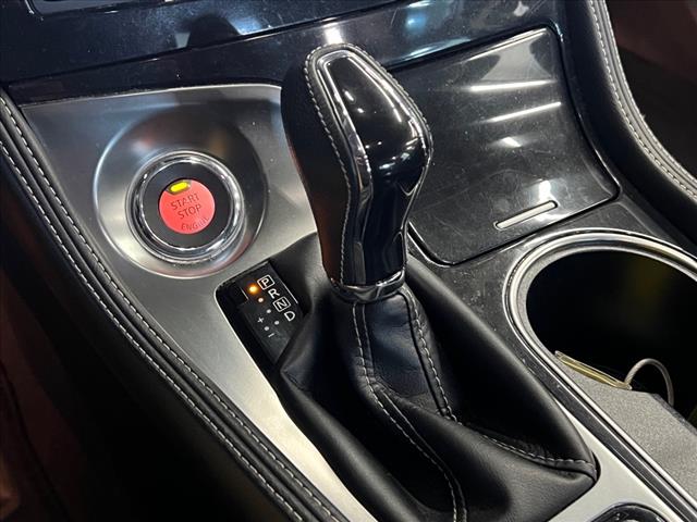 Vehicle image 17 of 25
