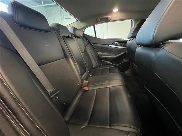Vehicle image 21 of 25
