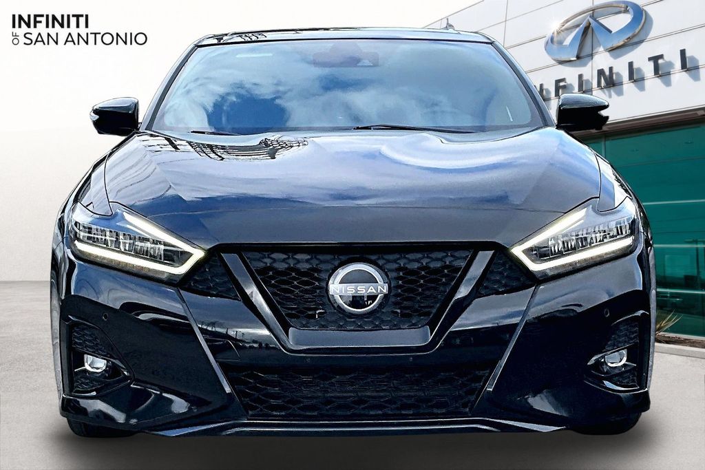 2023 Nissan Maxima SR Image 2 of 49