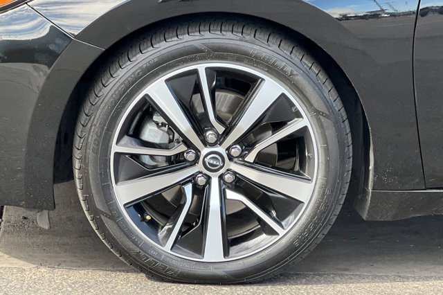 Vehicle image 25 of 27