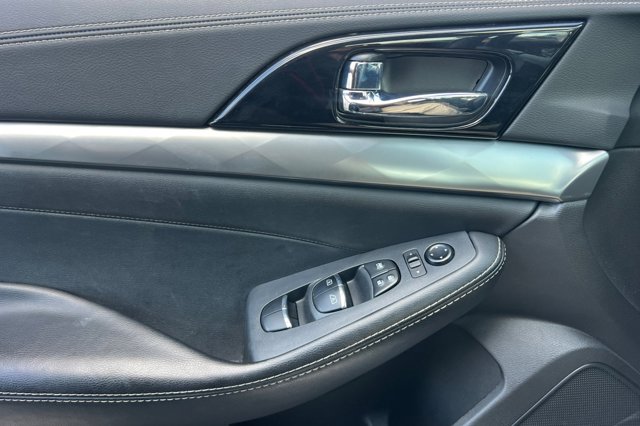 Vehicle image 11 of 27