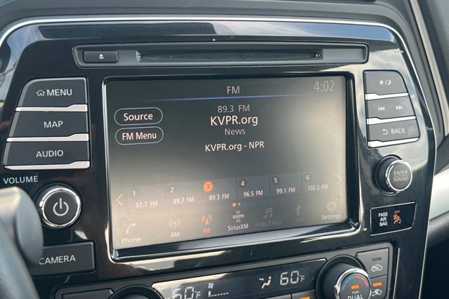 Vehicle image 17 of 27