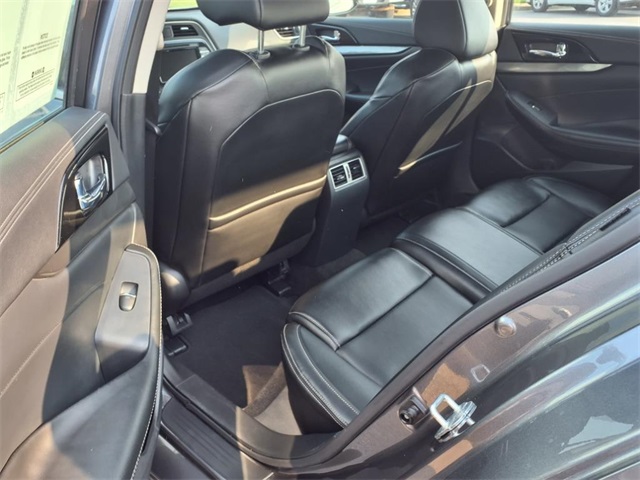Vehicle image 21 of 27