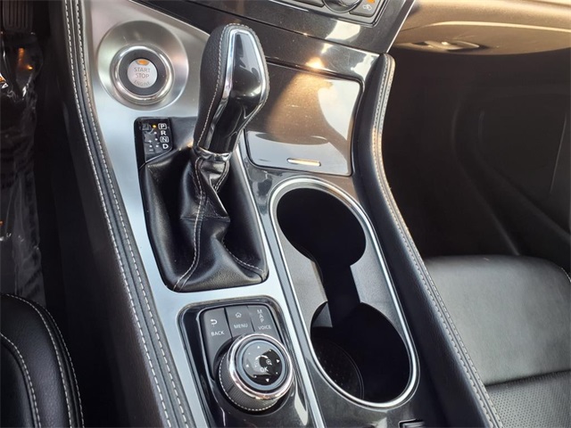 Vehicle image 17 of 27