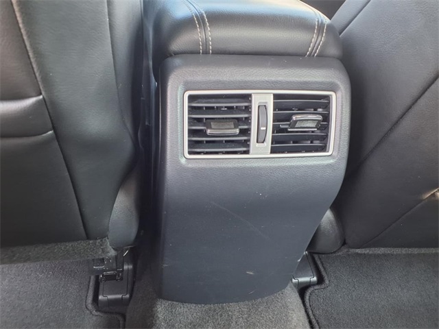 Vehicle image 23 of 27