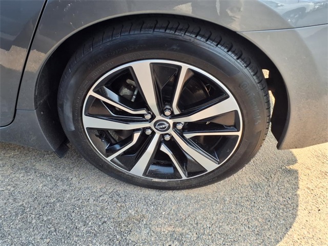 Vehicle image 6 of 27