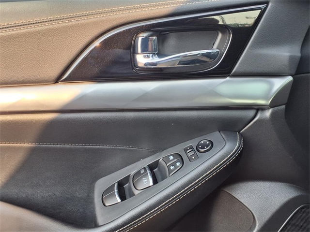 Vehicle image 20 of 27