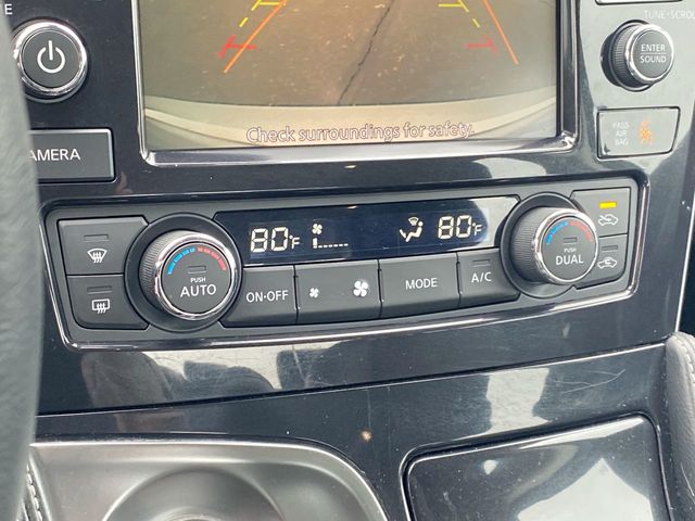 Vehicle image 25 of 35