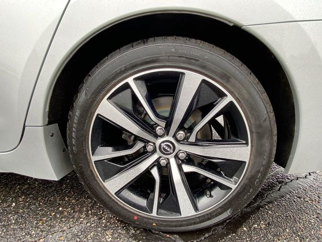 Vehicle image 11 of 35