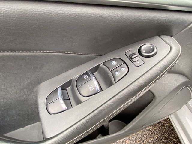 Vehicle image 28 of 35