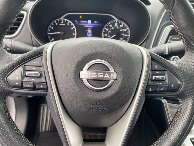 Vehicle image 20 of 35