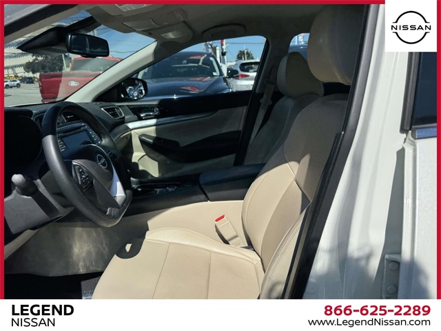 2023 Nissan Maxima SV Image 29 of 32