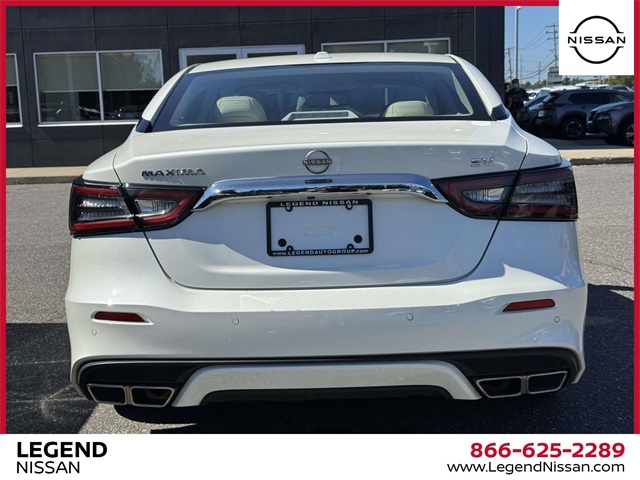 2023 Nissan Maxima SV Image 5 of 32