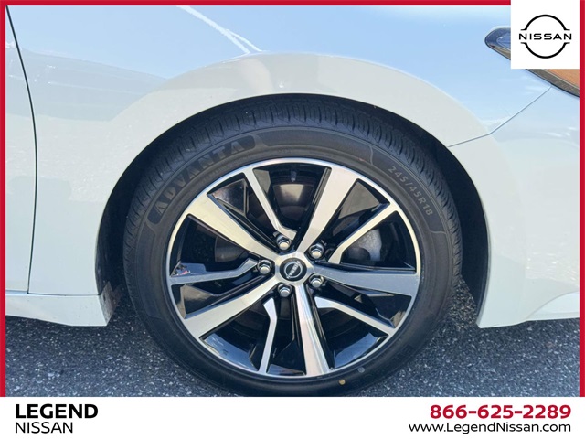 2023 Nissan Maxima SV Image 6 of 32