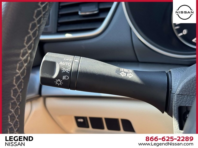 2023 Nissan Maxima SV Image 9 of 32