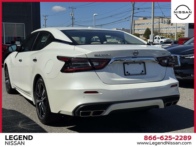 2023 Nissan Maxima SV Image 4 of 32