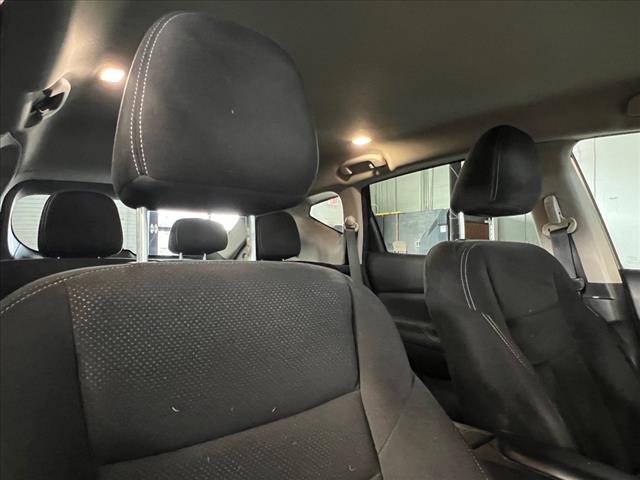 Vehicle image 19 of 21
