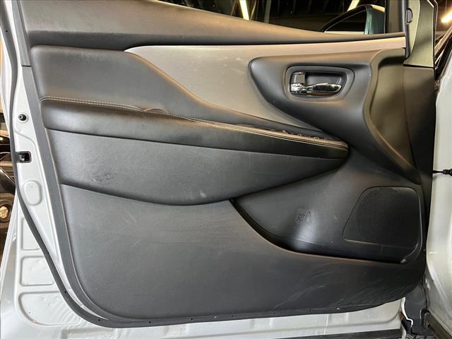 Vehicle image 7 of 21