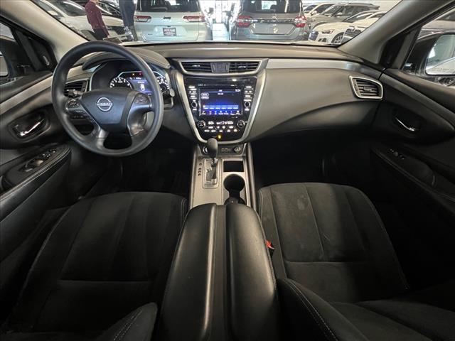 Vehicle image 16 of 21
