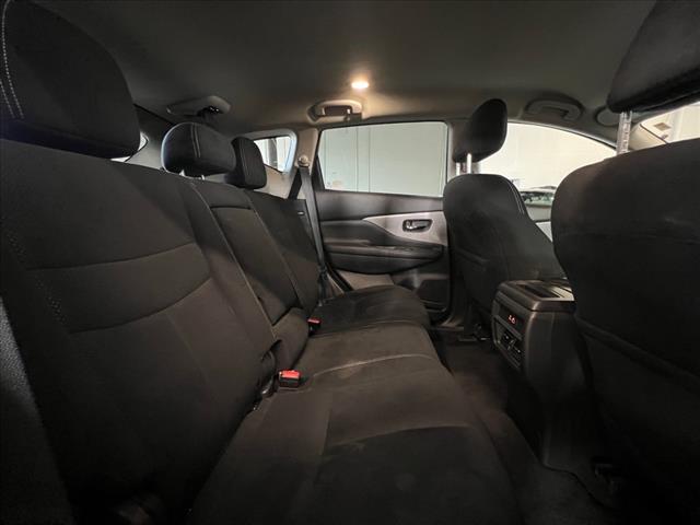 Vehicle image 17 of 21