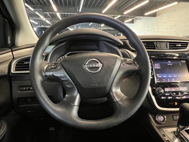 Vehicle image 10 of 21