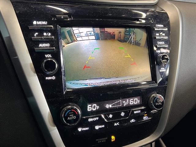 Vehicle image 13 of 21