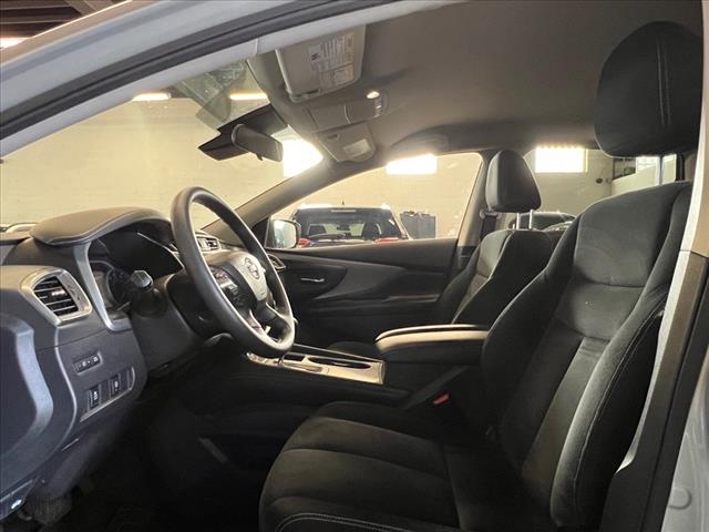 Vehicle image 8 of 21