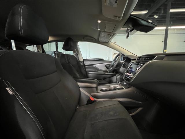 Vehicle image 18 of 21