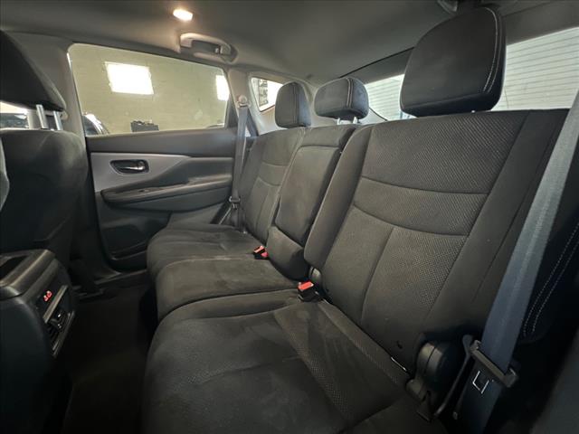 Vehicle image 15 of 21