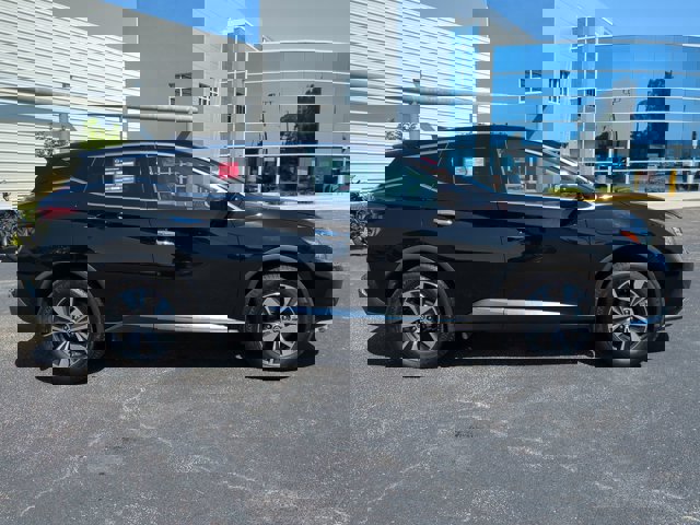 Vehicle image 4 of 27