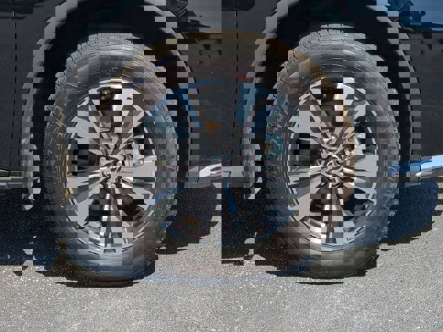 Vehicle image 11 of 27