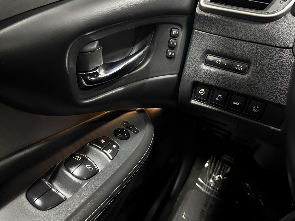 Vehicle image 15 of 27