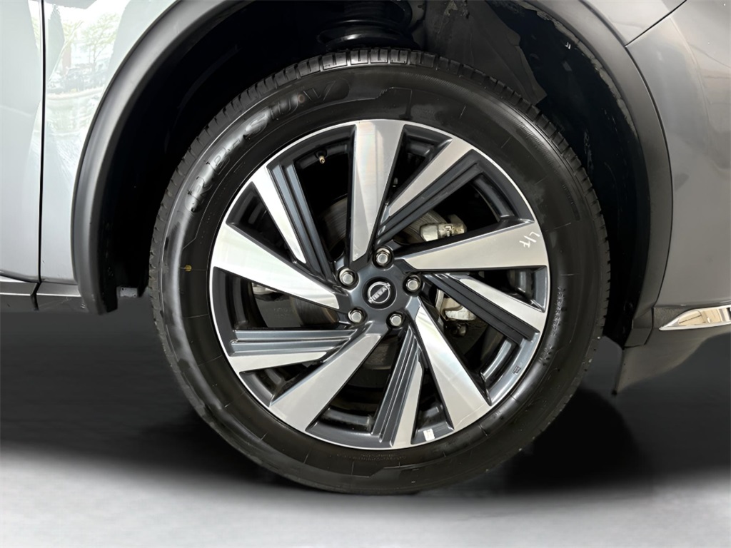 Vehicle image 10 of 27