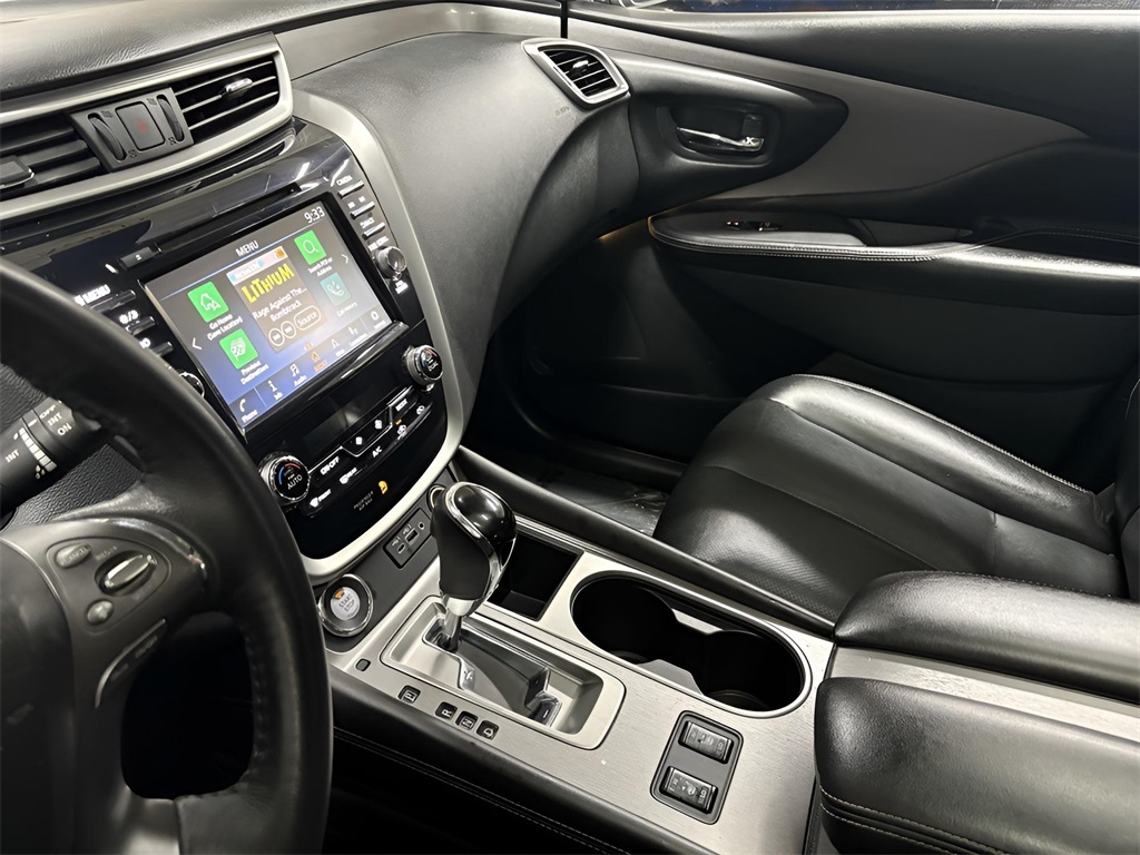 Vehicle image 11 of 27