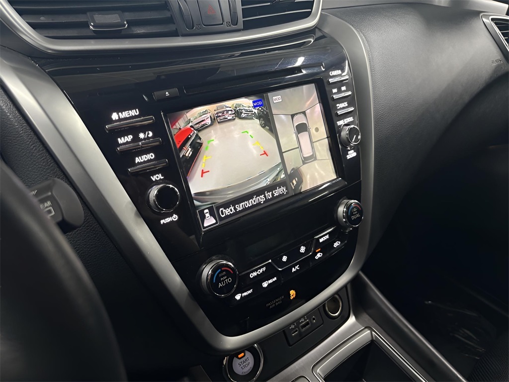 Vehicle image 20 of 27