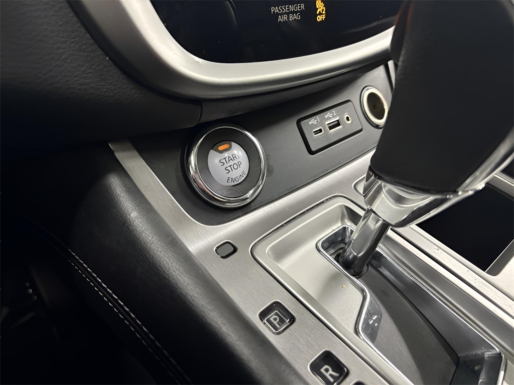 Vehicle image 12 of 27