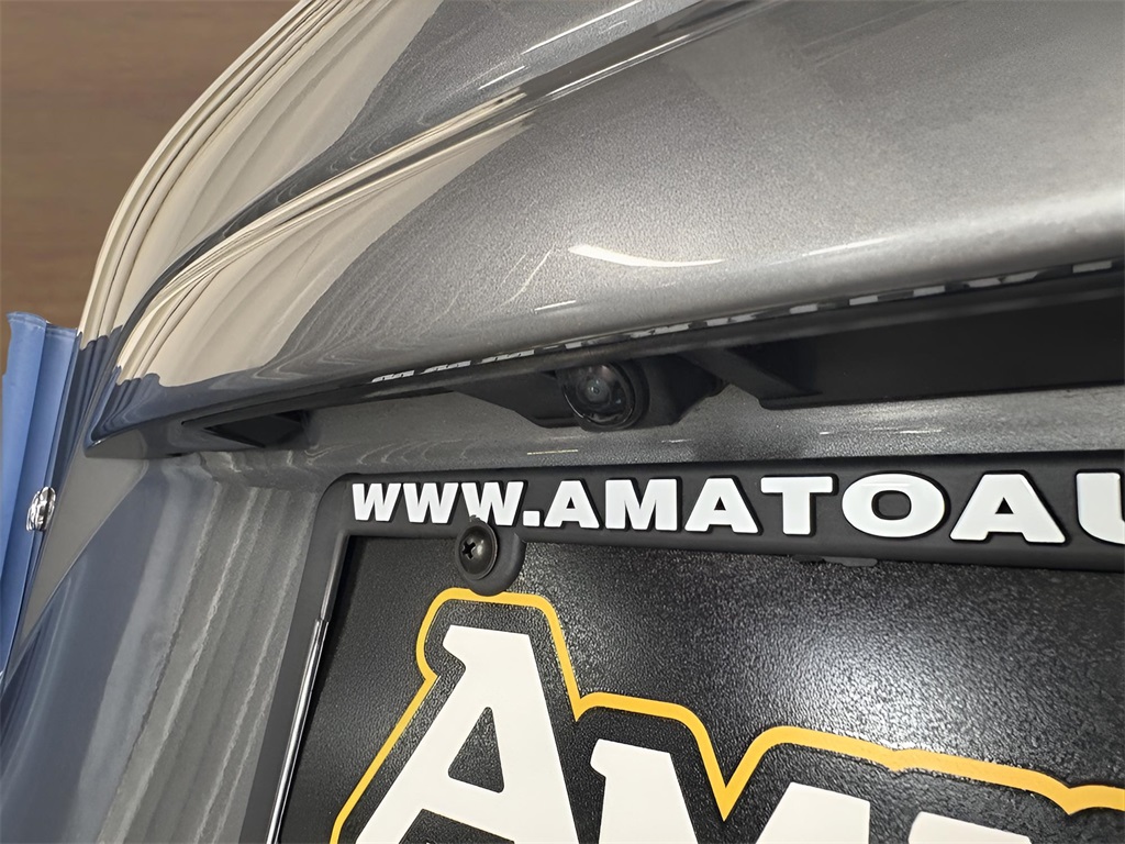 Vehicle image 21 of 27