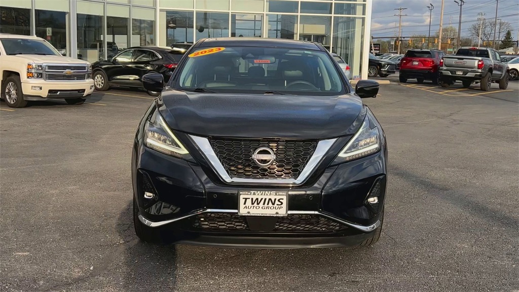 Vehicle image 3 of 32
