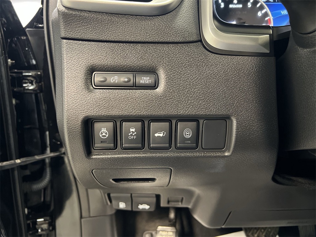 Vehicle image 17 of 32