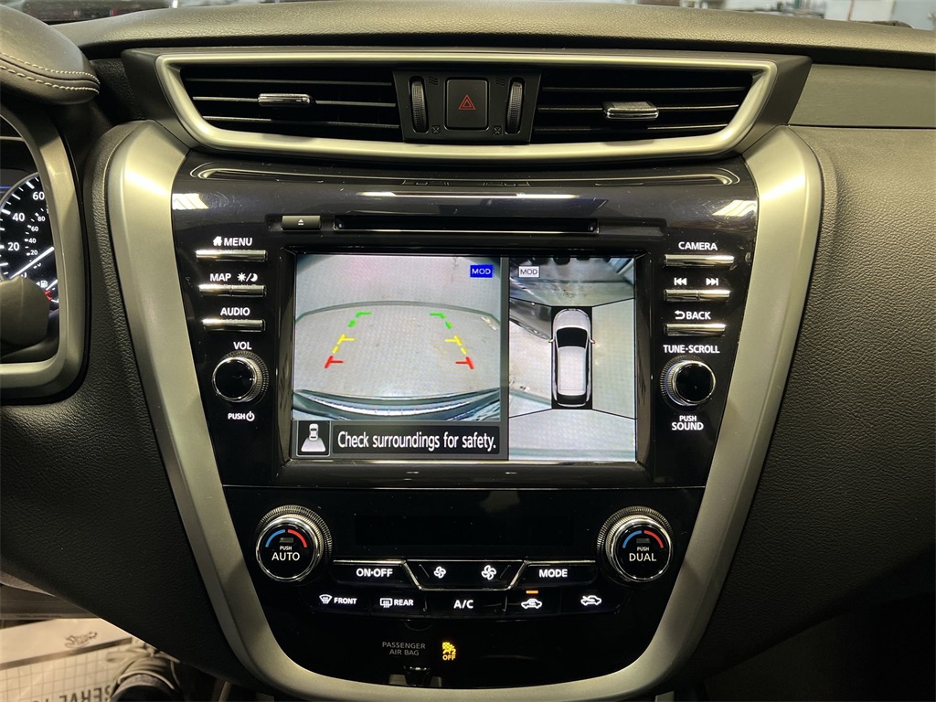 Vehicle image 15 of 32