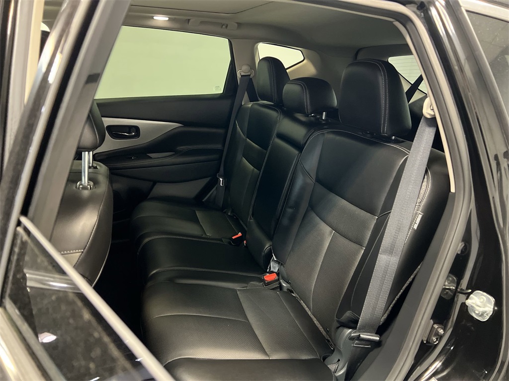 Vehicle image 23 of 32
