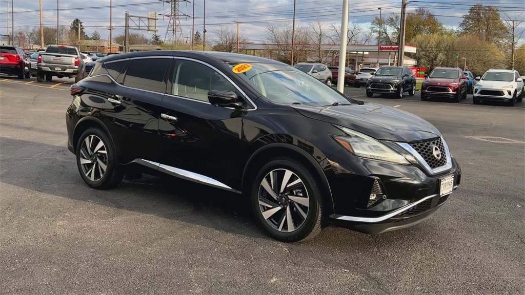 Vehicle image 4 of 32