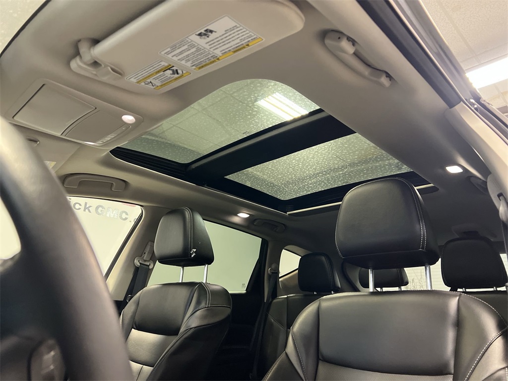 Vehicle image 18 of 32